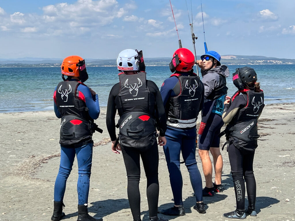 Paul'eau Watersports vous propose des cours de Kite à 4 personnes.