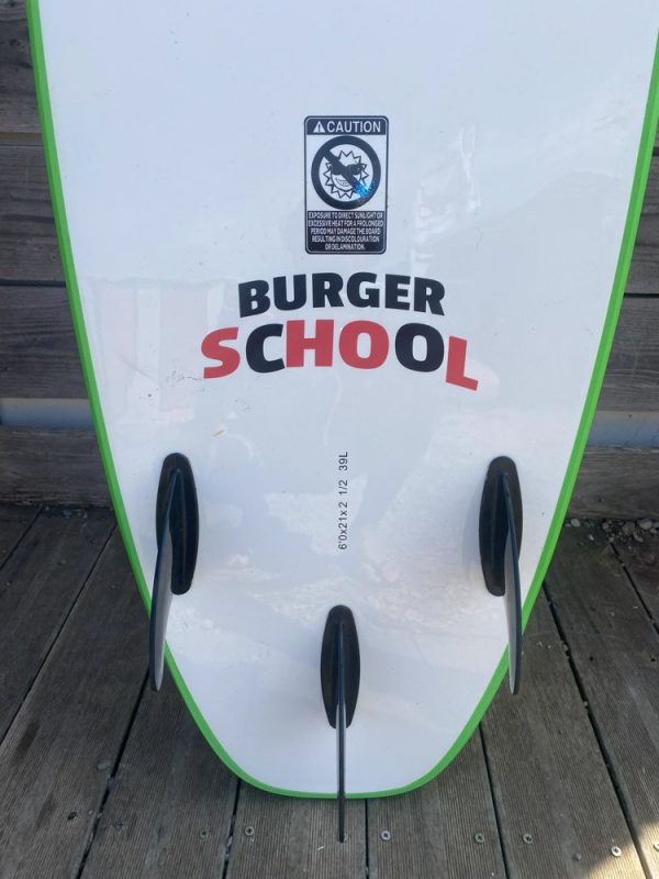 Planche de surf burger school de la marque Zeus, 39L